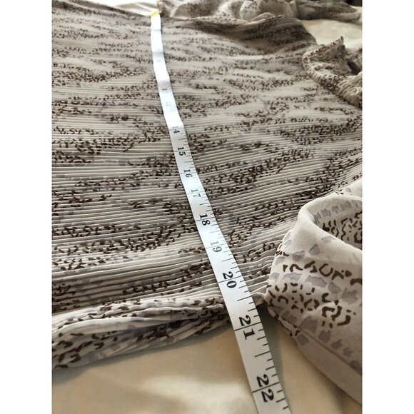 En Saison Women Pleated Sheer Maxi Dress M Beige Keyhole Back Slit Sleeve Hi-Low - Picture 7 of 9